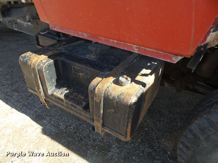 image for item DE2438 1978 Ford F700 feed mixer truck