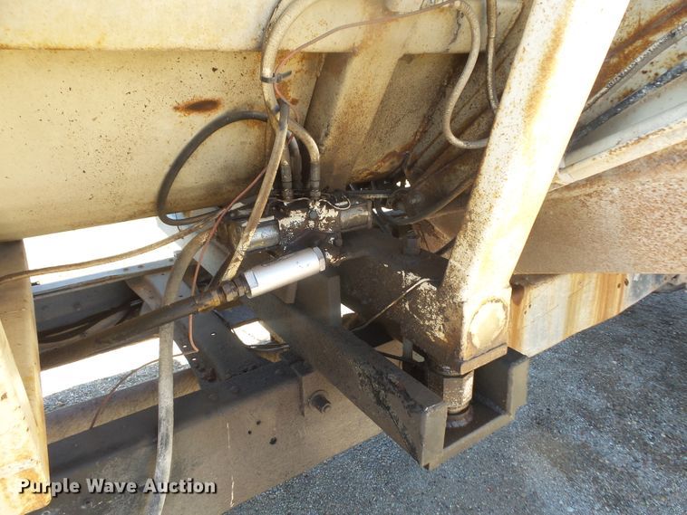 image for item DE2438 1978 Ford F700 feed mixer truck