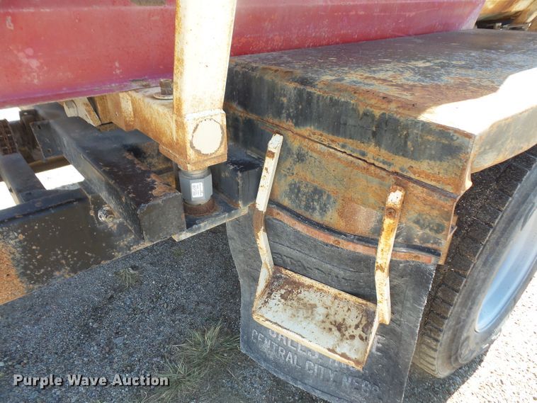 image for item DE2438 1978 Ford F700 feed mixer truck