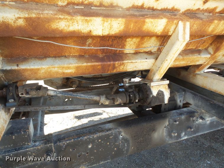 image for item DE2438 1978 Ford F700 feed mixer truck