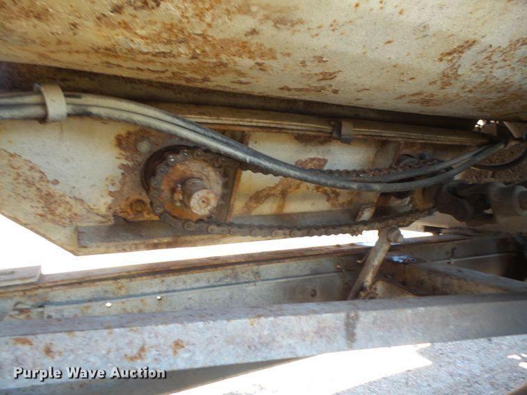 image for item DE2438 1978 Ford F700 feed mixer truck