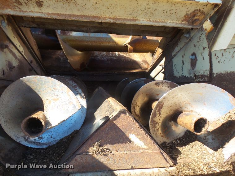 image for item DE2438 1978 Ford F700 feed mixer truck