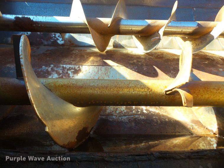 image for item DE2438 1978 Ford F700 feed mixer truck