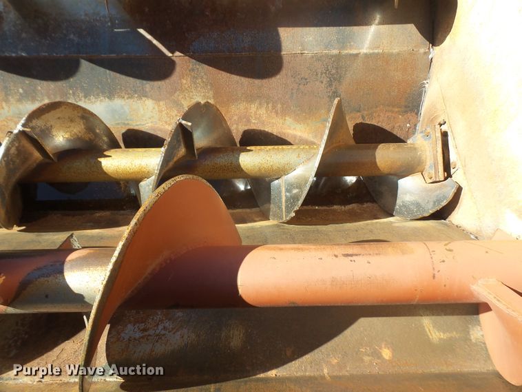 image for item DE2438 1978 Ford F700 feed mixer truck