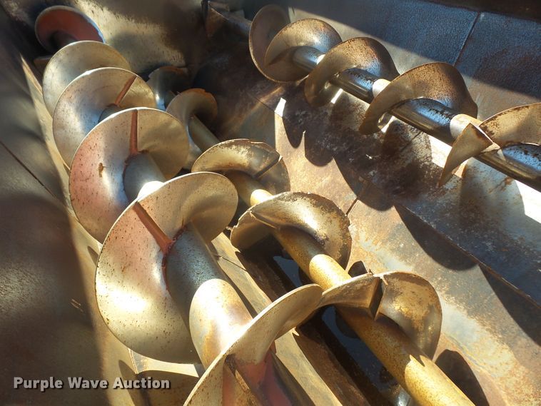 image for item DE2438 1978 Ford F700 feed mixer truck