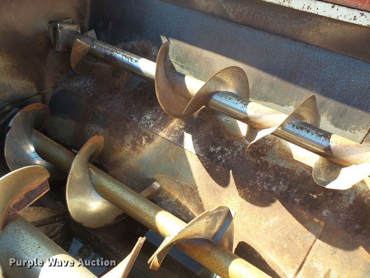 image for item DE2438 1978 Ford F700 feed mixer truck