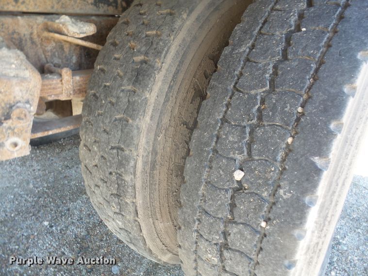 image for item DE2438 1978 Ford F700 feed mixer truck