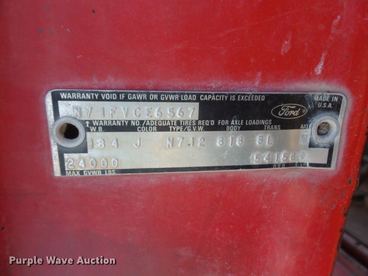 image for item DE2438 1978 Ford F700 feed mixer truck