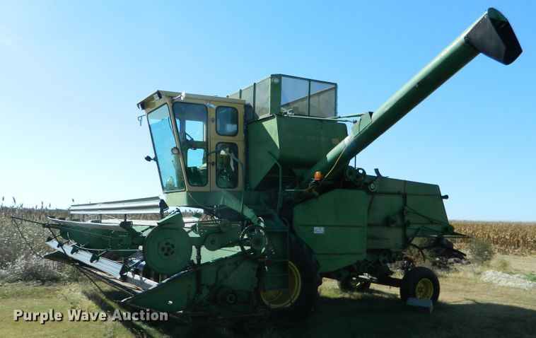 image for item DE4357 John Deere 105 combine