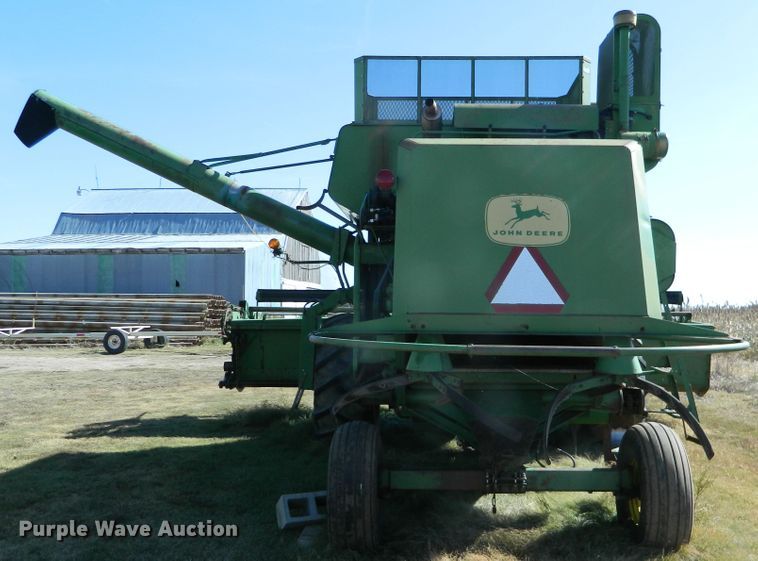 image for item DE4357 John Deere 105 combine
