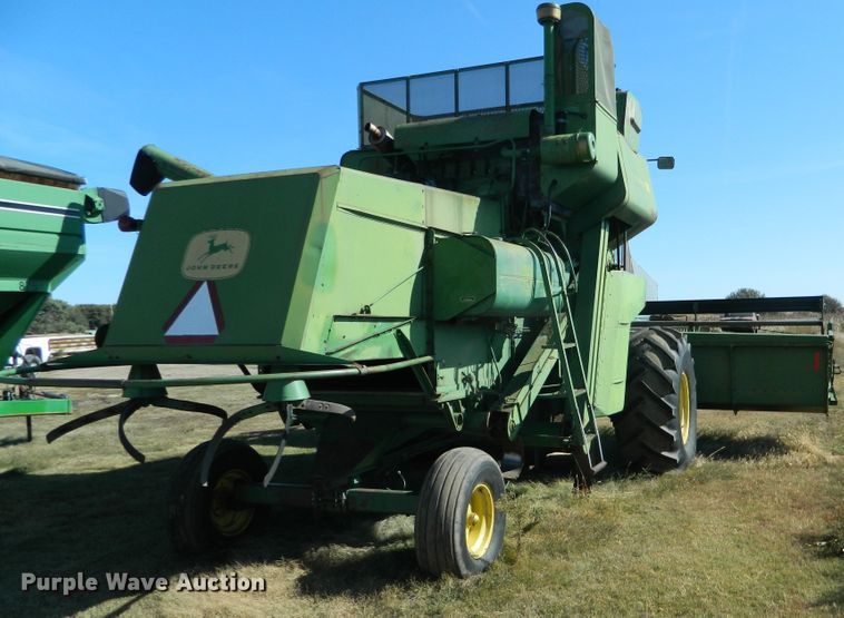 image for item DE4357 John Deere 105 combine