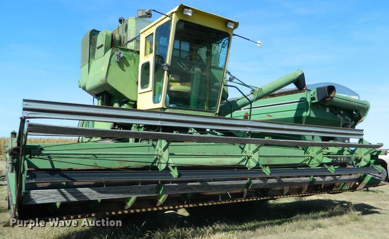 image for item DE4357 John Deere 105 combine