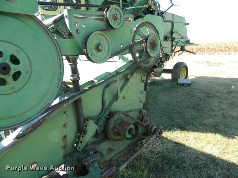image for item DE4357 John Deere 105 combine
