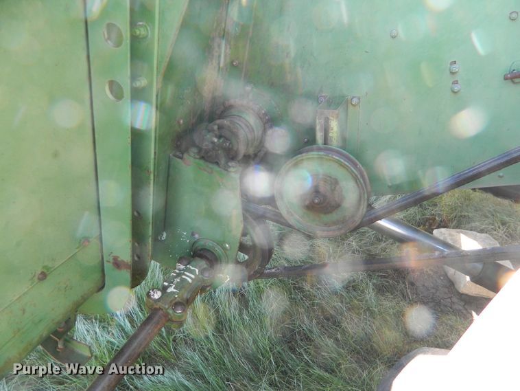 image for item DE4357 John Deere 105 combine