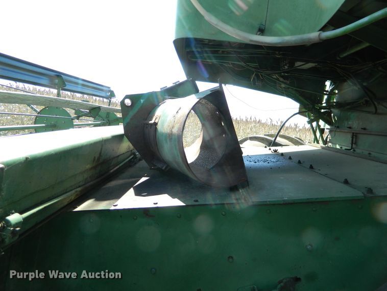 image for item DE4357 John Deere 105 combine