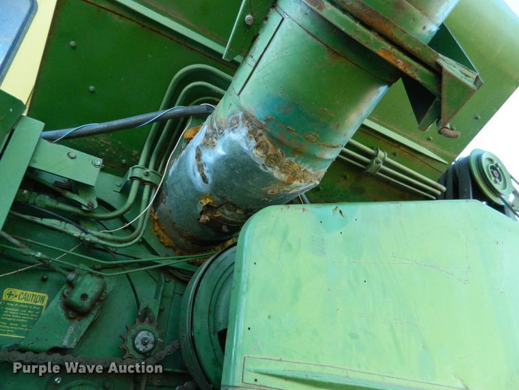 image for item DE4357 John Deere 105 combine