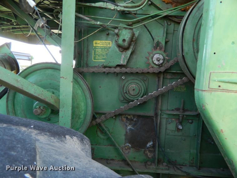 image for item DE4357 John Deere 105 combine