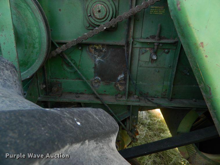 image for item DE4357 John Deere 105 combine