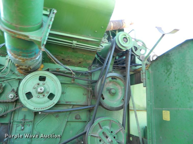 image for item DE4357 John Deere 105 combine