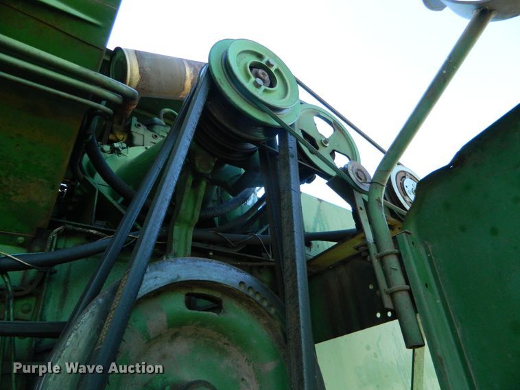 image for item DE4357 John Deere 105 combine