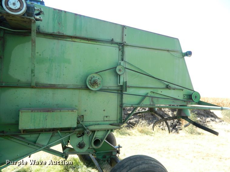 image for item DE4357 John Deere 105 combine