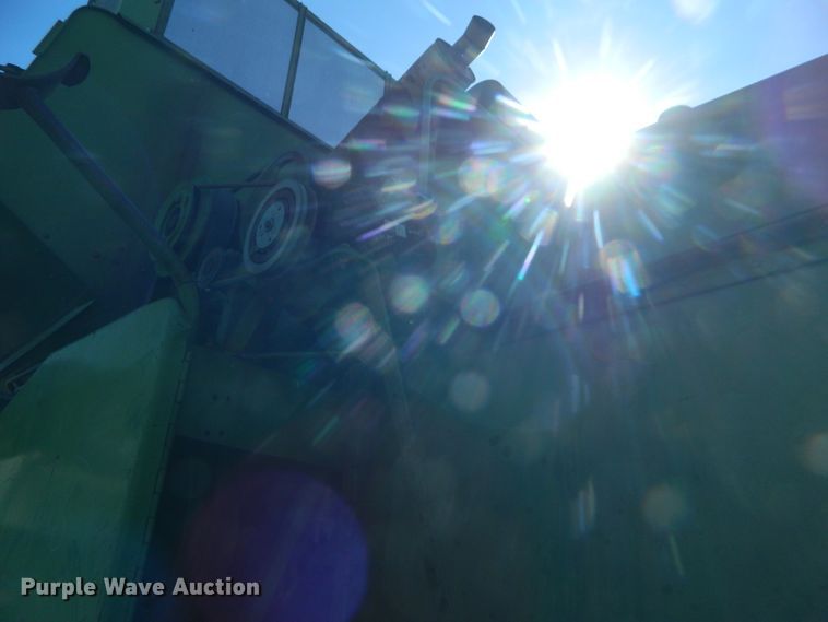 image for item DE4357 John Deere 105 combine