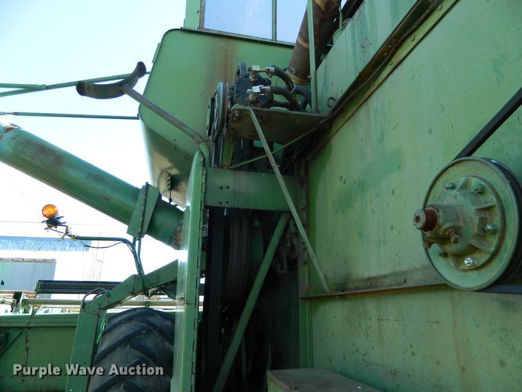 image for item DE4357 John Deere 105 combine