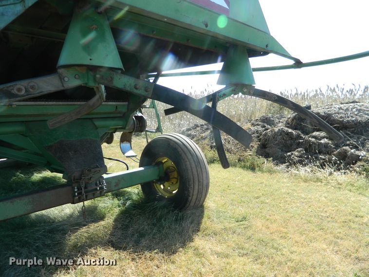 image for item DE4357 John Deere 105 combine