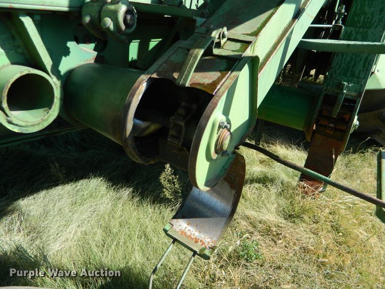 image for item DE4357 John Deere 105 combine