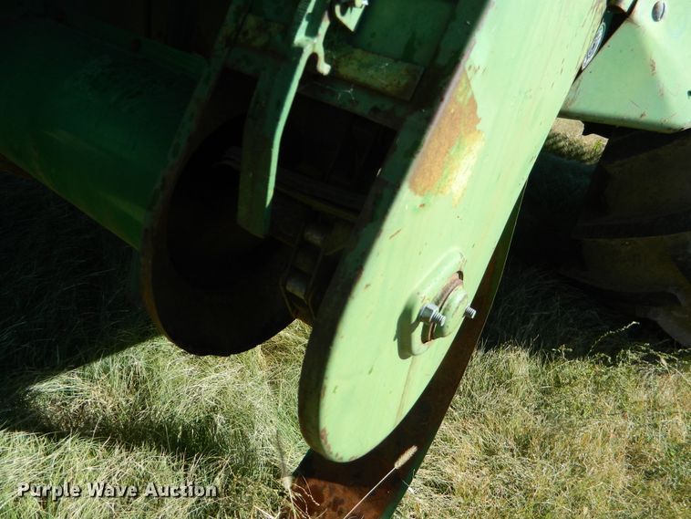 image for item DE4357 John Deere 105 combine