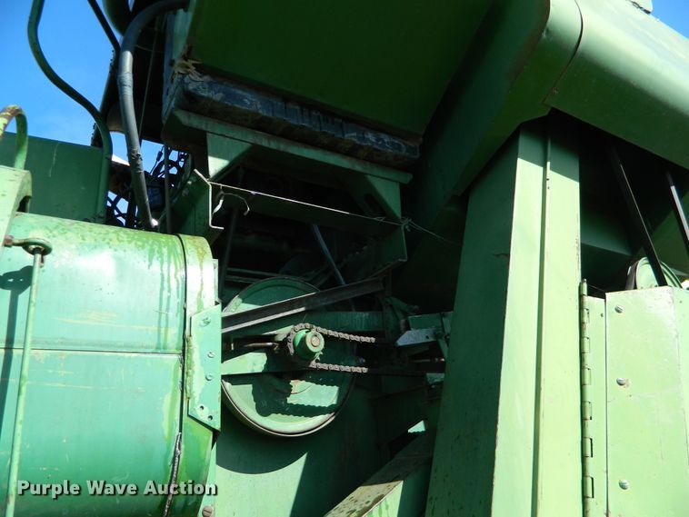 image for item DE4357 John Deere 105 combine
