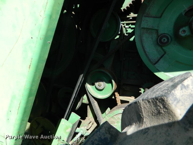 image for item DE4357 John Deere 105 combine