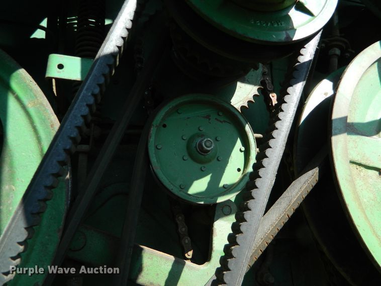 image for item DE4357 John Deere 105 combine