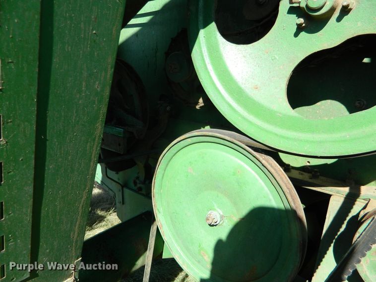 image for item DE4357 John Deere 105 combine