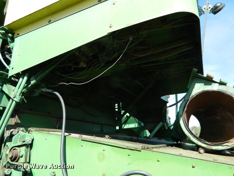 image for item DE4357 John Deere 105 combine