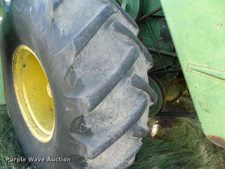 image for item DE4357 John Deere 105 combine