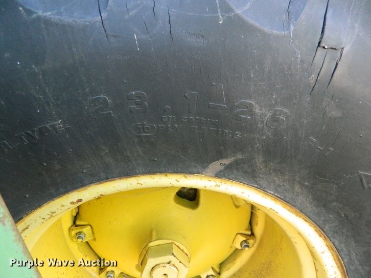 image for item DE4357 John Deere 105 combine