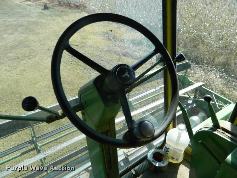 image for item DE4357 John Deere 105 combine