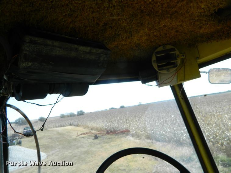 image for item DE4357 John Deere 105 combine