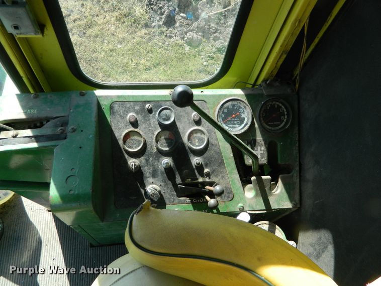 image for item DE4357 John Deere 105 combine