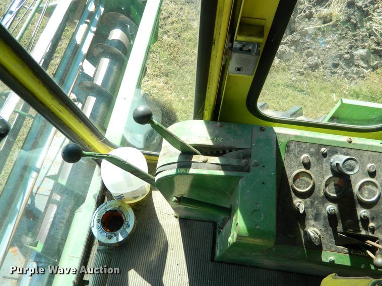 image for item DE4357 John Deere 105 combine
