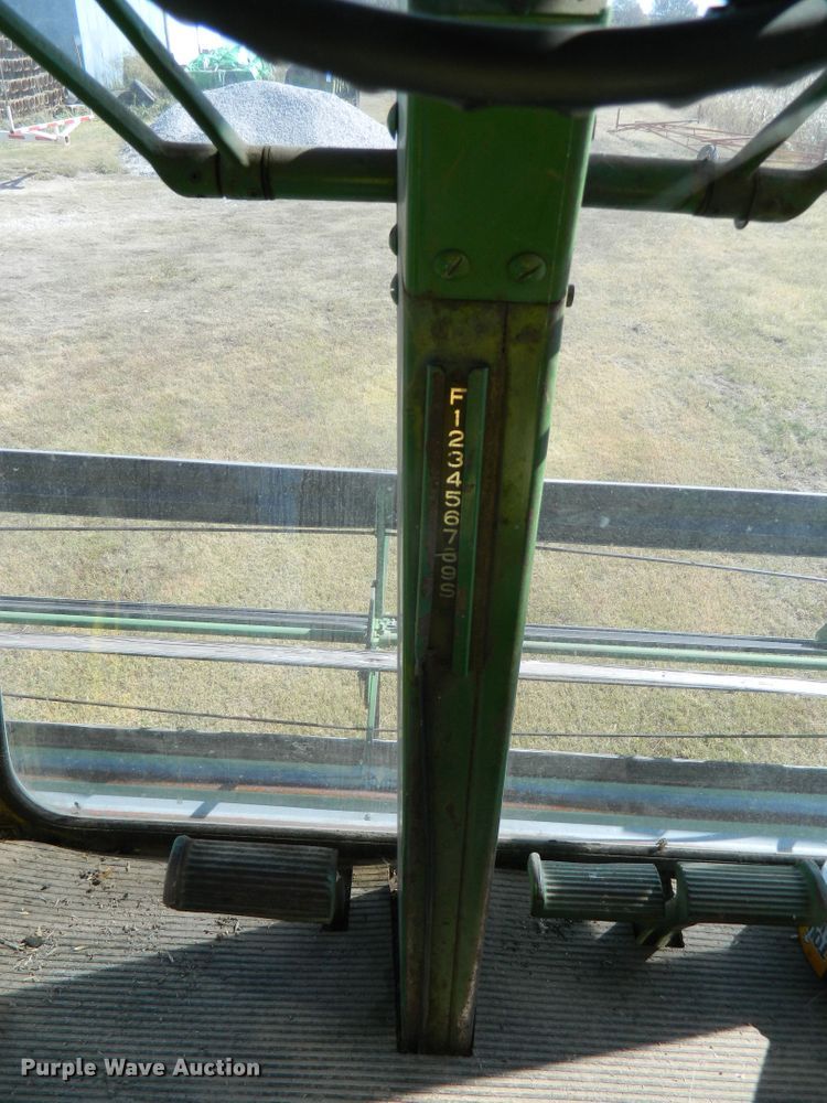 image for item DE4357 John Deere 105 combine