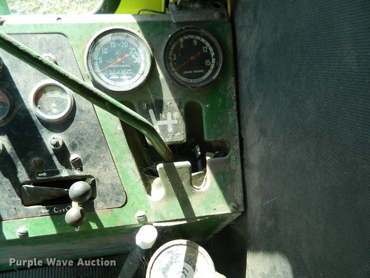 image for item DE4357 John Deere 105 combine