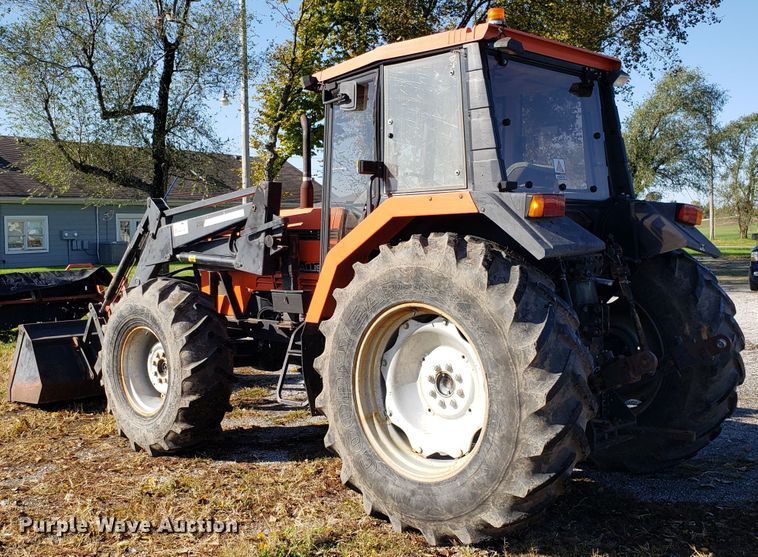 image for item DG8812 1993 AGCO 7600 MFWD tractor