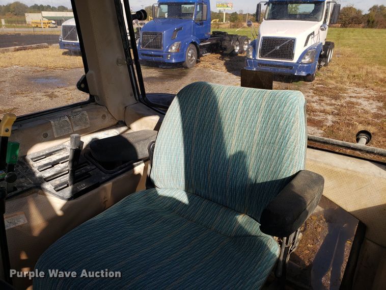 image for item DG8812 1993 AGCO 7600 MFWD tractor