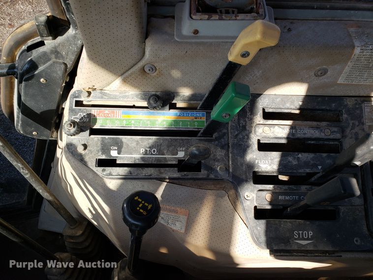 image for item DG8812 1993 AGCO 7600 MFWD tractor