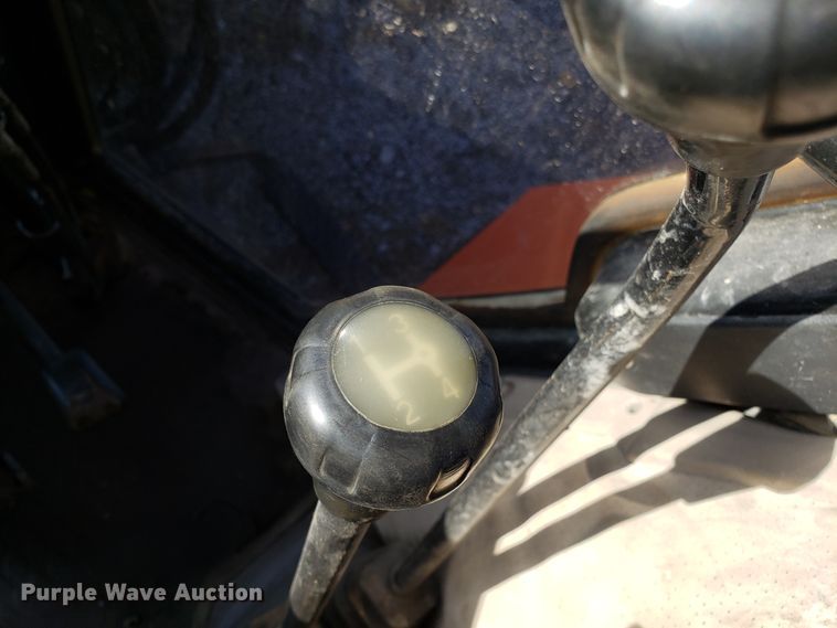 image for item DG8812 1993 AGCO 7600 MFWD tractor