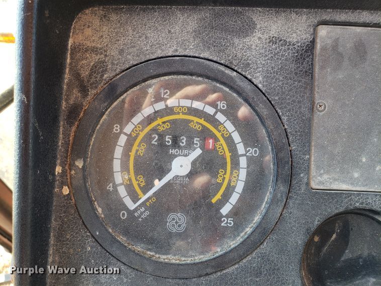 image for item DG8812 1993 AGCO 7600 MFWD tractor