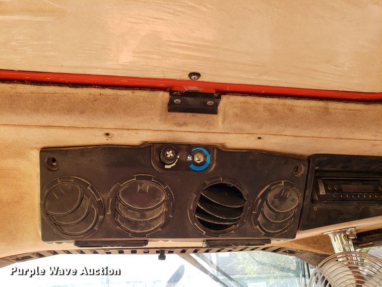 image for item DG8812 1993 AGCO 7600 MFWD tractor