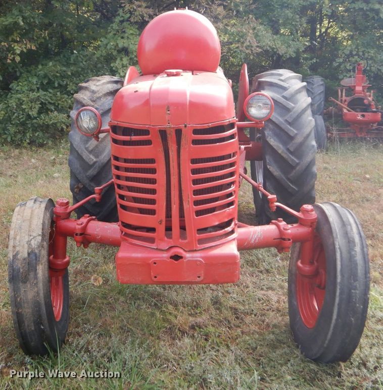 image for item DH2198 1956 International Utility 300 tractor